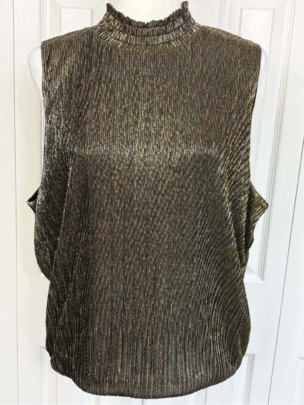 Banana Republic Black & Gold Metallic Smocked Neck Sleeveless Blouse XL